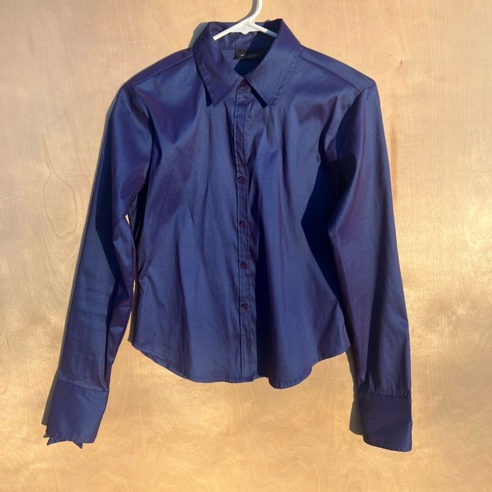 true vintage at last stretchy button up top in duochrome blue/purple medium
